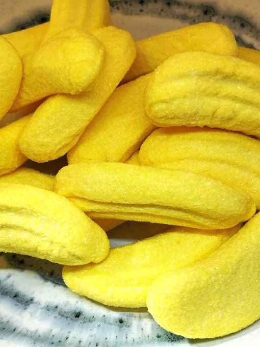 Marshmallow banane fourré chocolat 100g - Guimauves moelleuses au goût banane avec coeur chocolaté